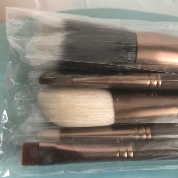 MAC Cosmetics Other - MAC cosmetics brush set -6 brushes new